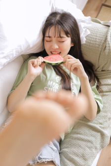 坐公交车忘穿内裤穿短裙